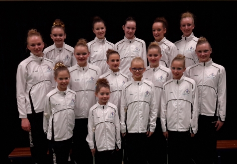 Achter: Danique, Kim, Eefke, Celina en Cynthia Midden: Solenne, Selina, Mireille, Rachel en Nikkie Voor: Kirsten, Renske, Rianne en Mayke Achter: Danique, Kim, Eefke, Celina en Cynthia Midden: Solenne, Selina, Mireille, Rachel en Nikkie Voor: Kirsten, Renske, Rianne en Mayke